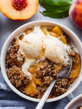 Peach Crisp | The Recipe Critic