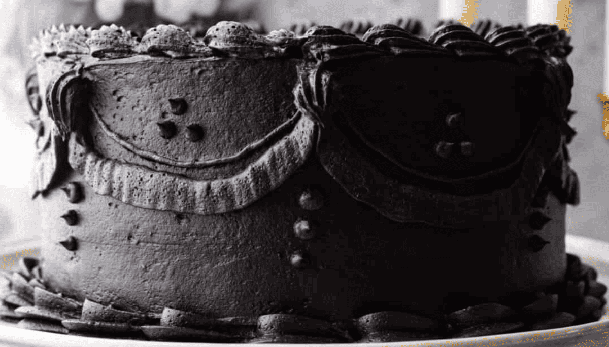 black velvet wedding cake