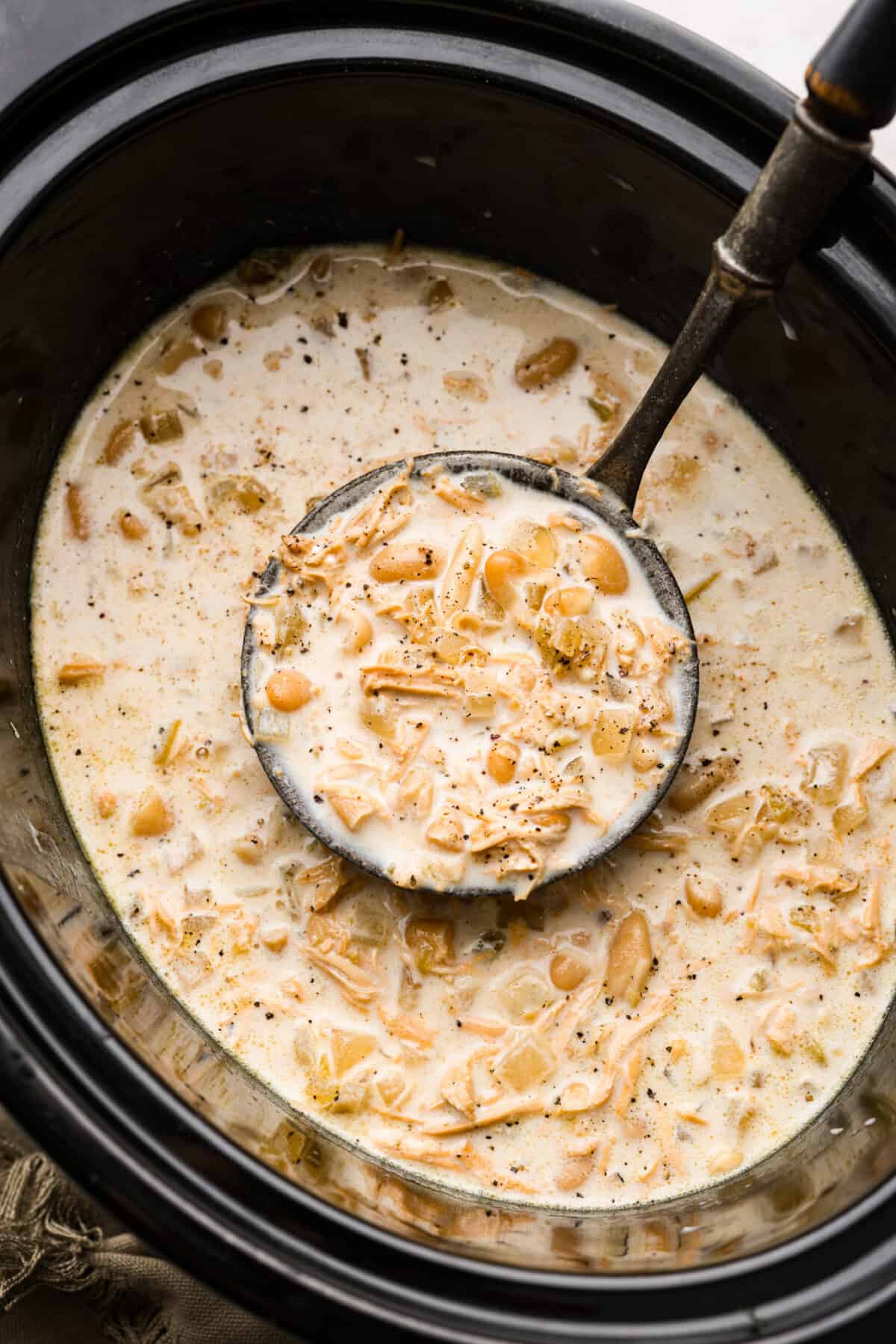 White Chicken Chili In The Crockpot - arinsolangeathome