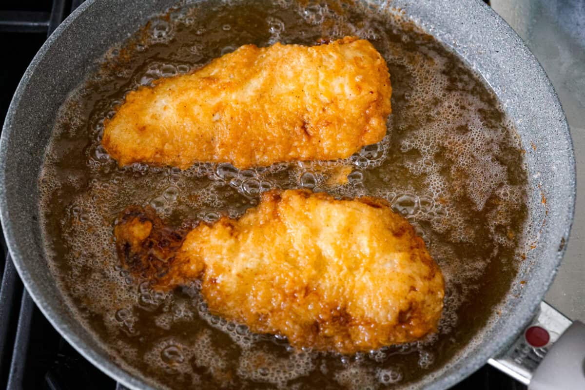 Frying the chicken cutlets in oil.