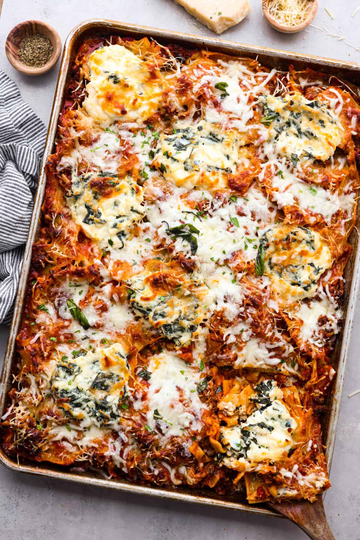 Easy Sheet Pan Lasagna | The Recipe Critic