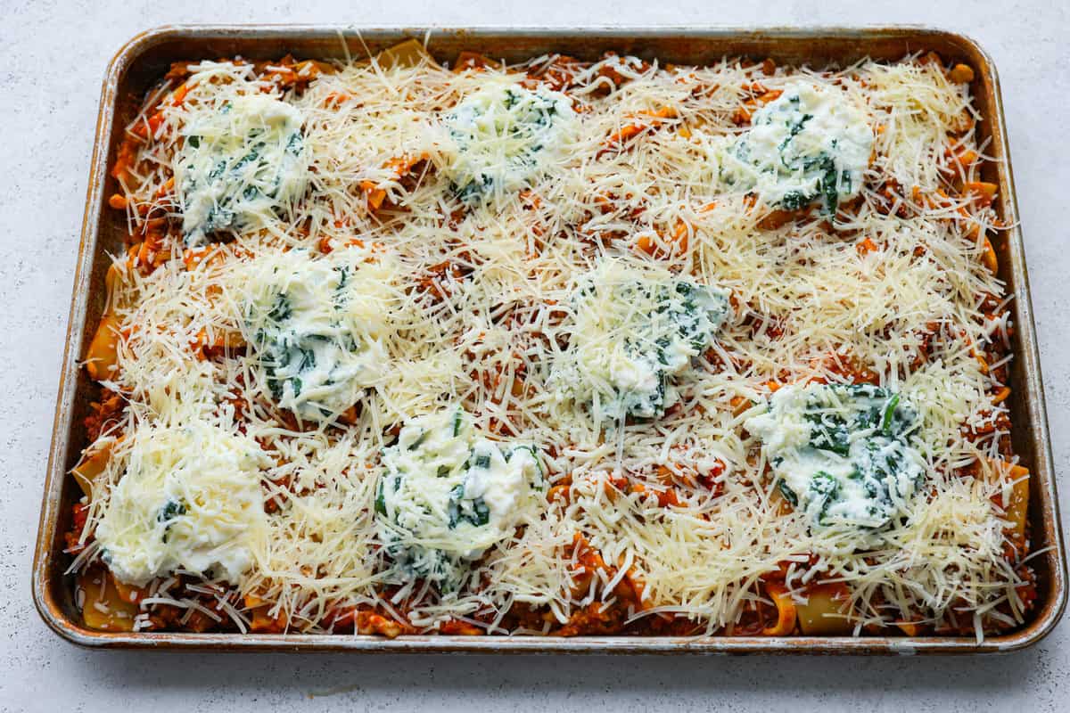 Easy Sheet Pan Lasagna | The Recipe Critic