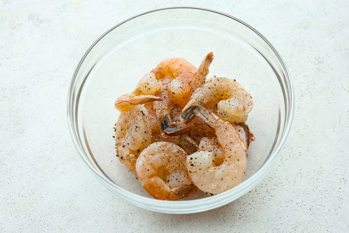 First photo of the shrimp seasoned with salt and pepper.