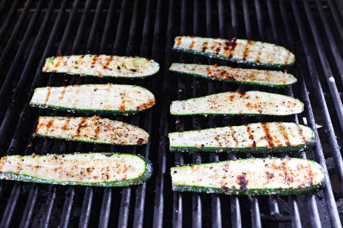 Char grill marks on the top of the slices that are cooking on the grill. 