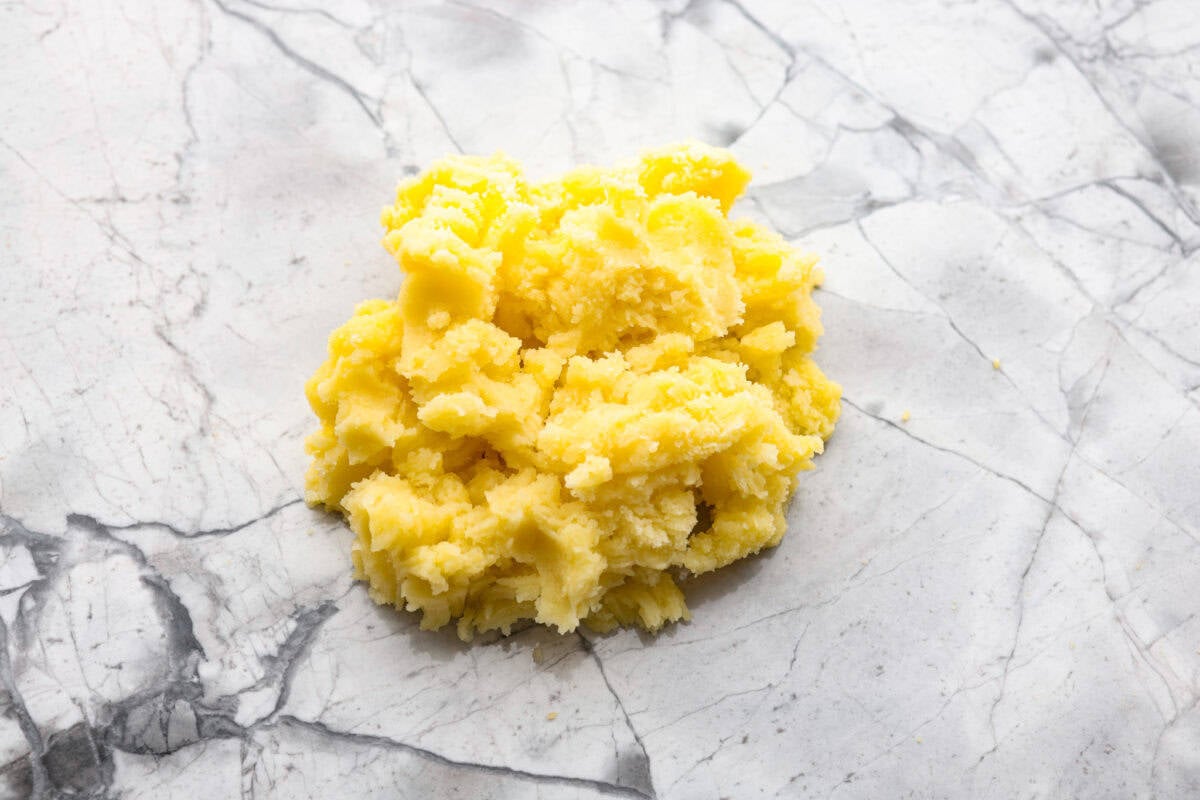 Potatoes mashed and in a pile. 