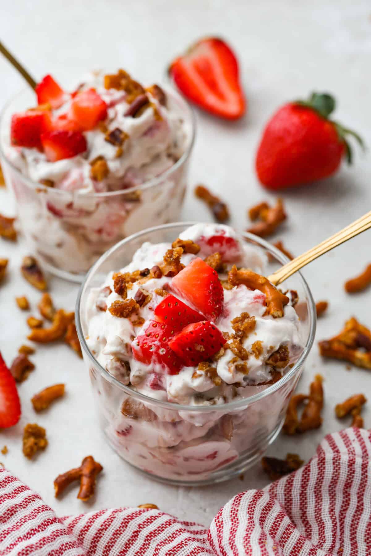 Serve with a bowl of cracked pretzel salad. 