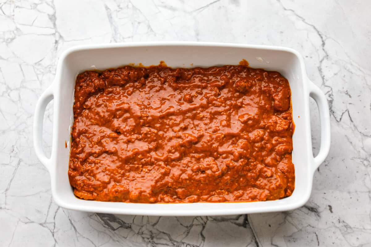 Cincinnati chili dip is the easiest game day appetizer you didn’t know you needed! Also called Skyline dip, it has just three ingredients: cream cheese, Cincinnati-style chili, and melty cheddar cheese. Chili added to the stop of the cream cheese layer.